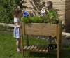 Garten, mit seinen vielen Beeten und unterschiedlichen Bepflanzungen ermöglicht allen Kindern selbst aktiv zu werden und ihre Sinne zu schulen.